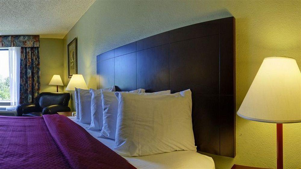 Holiday Inn Express Hotel And Suites Saint Robert By Ihg Bagian luar foto