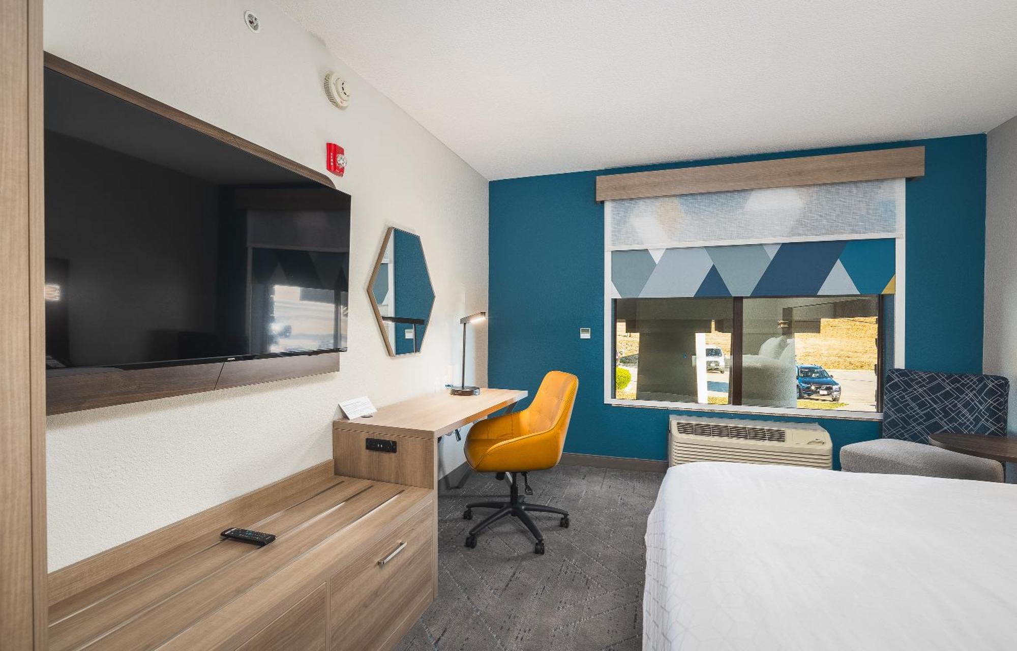 Holiday Inn Express Hotel And Suites Saint Robert By Ihg Bagian luar foto