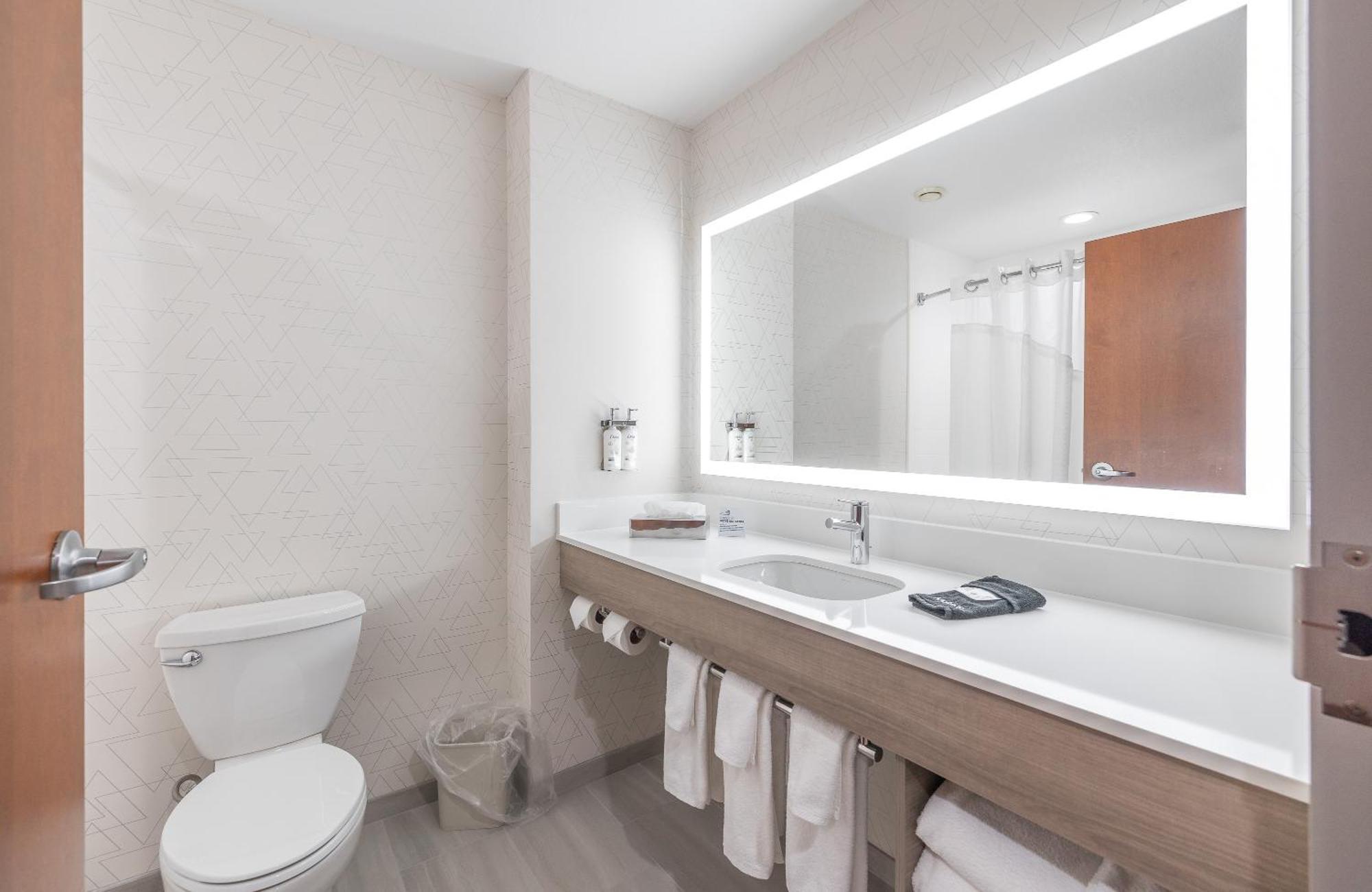 Holiday Inn Express Hotel And Suites Saint Robert By Ihg Bagian luar foto