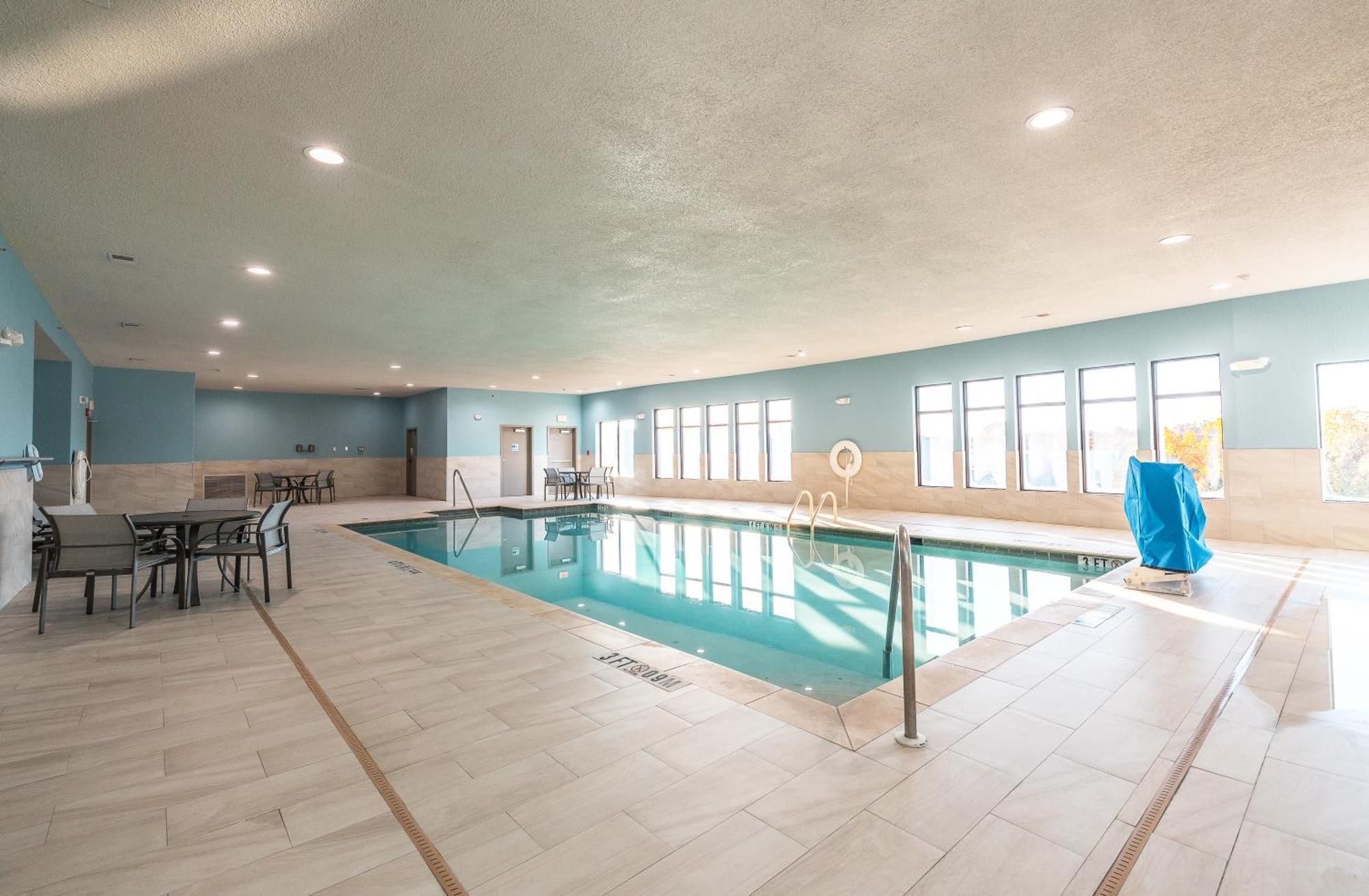 Holiday Inn Express Hotel And Suites Saint Robert By Ihg Bagian luar foto