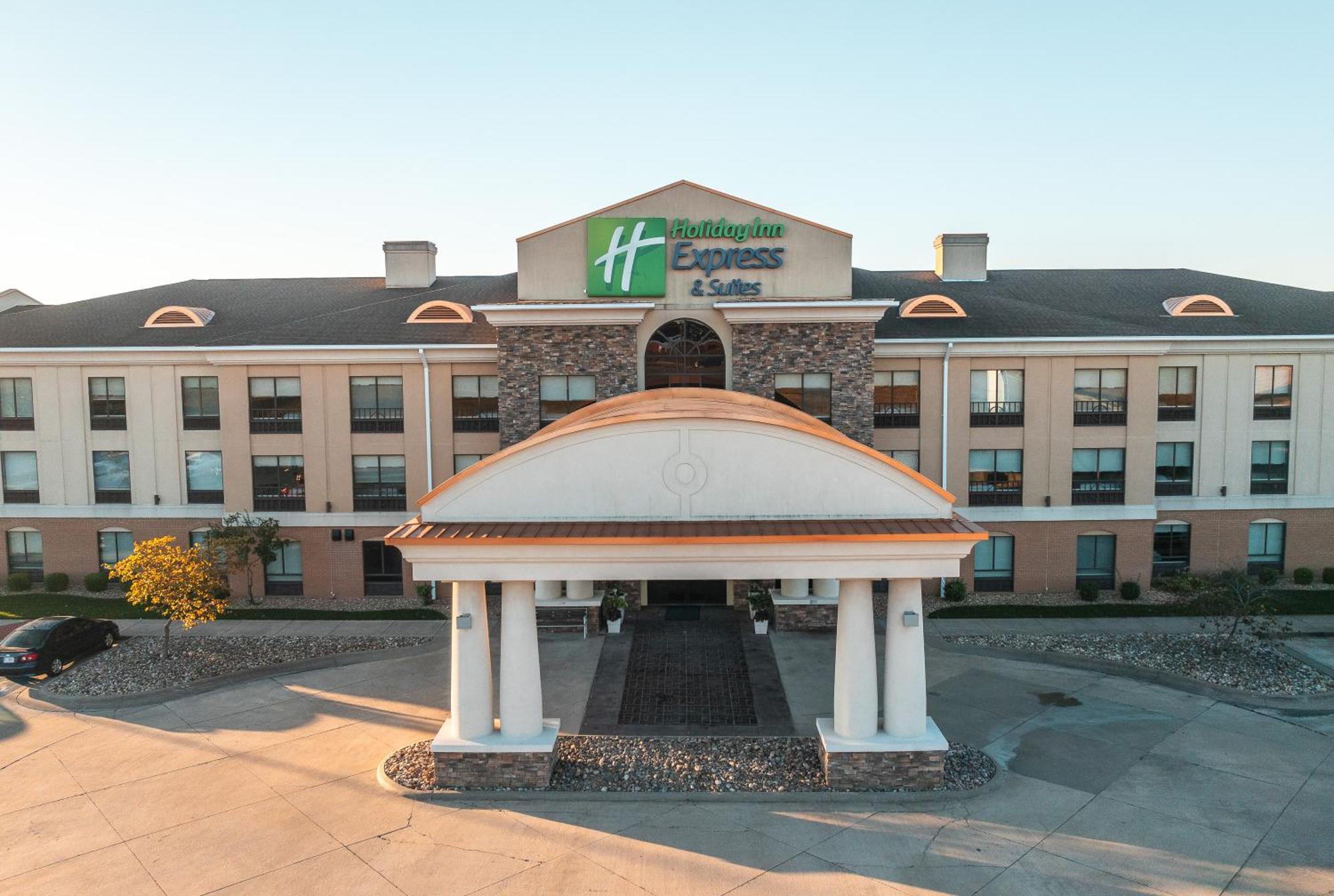Holiday Inn Express Hotel And Suites Saint Robert By Ihg Bagian luar foto