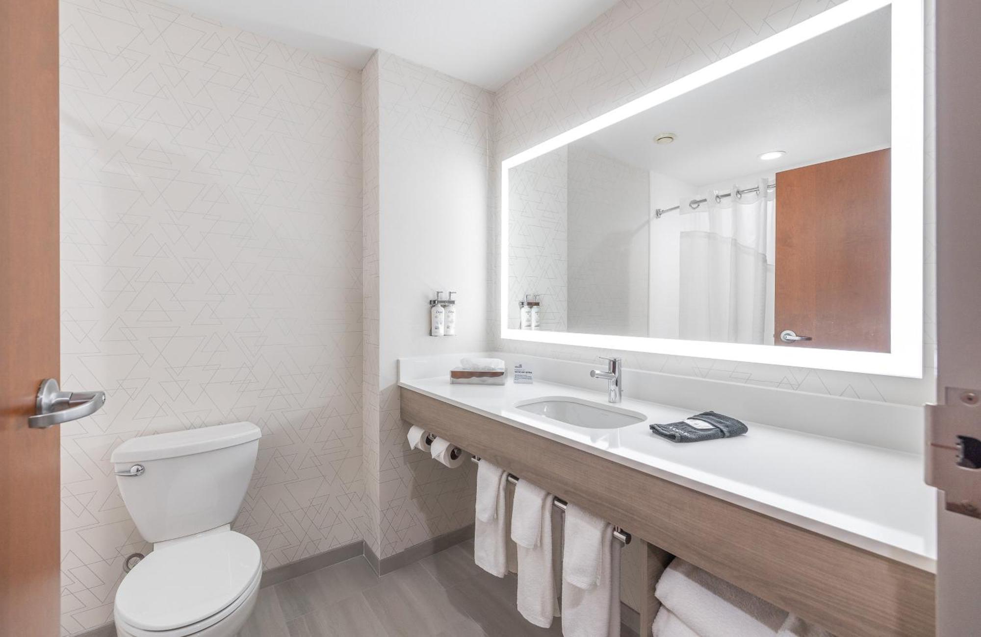 Holiday Inn Express Hotel And Suites Saint Robert By Ihg Bagian luar foto