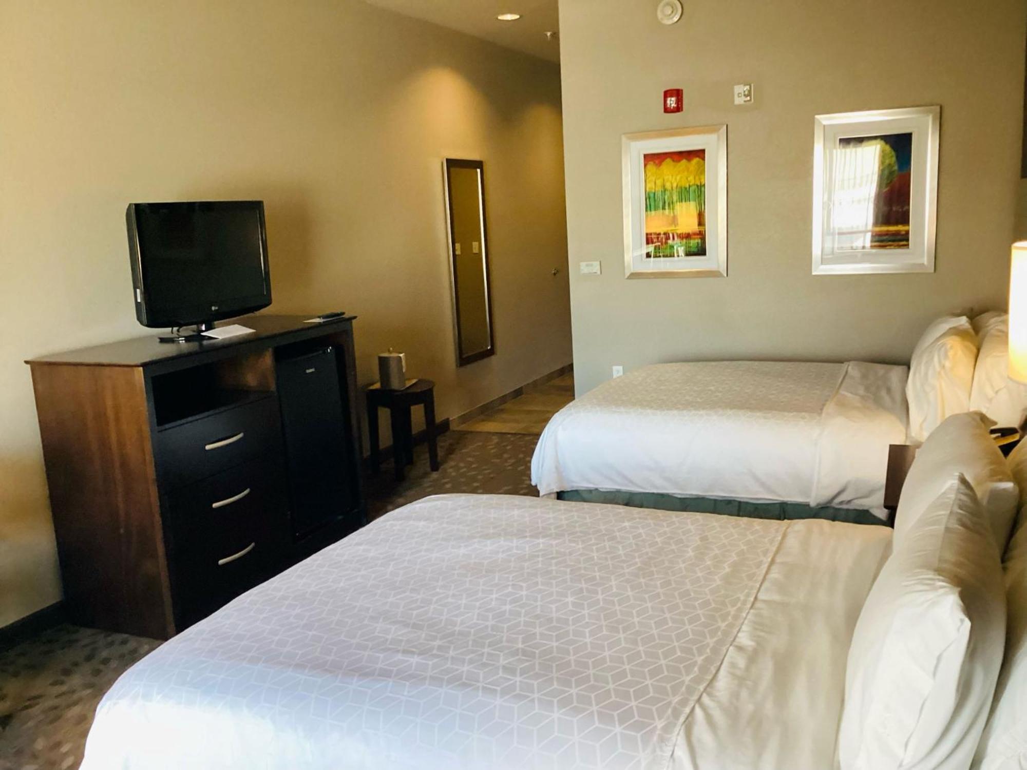 Holiday Inn Express Hotel And Suites Saint Robert By Ihg Bagian luar foto