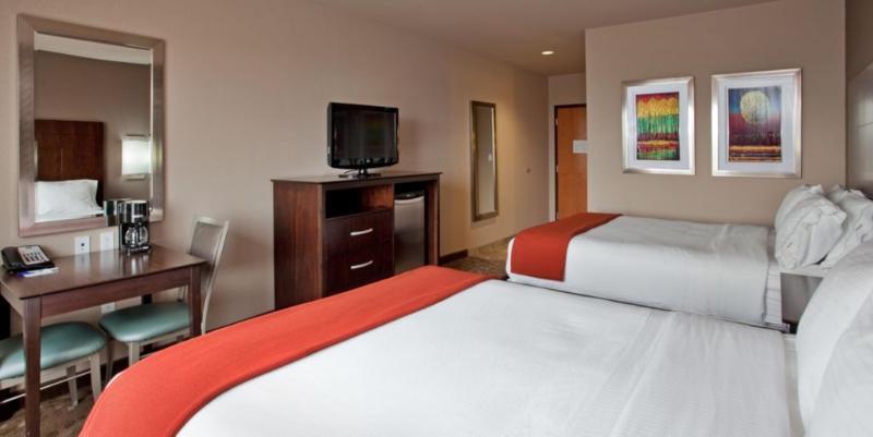 Holiday Inn Express Hotel And Suites Saint Robert By Ihg Bagian luar foto